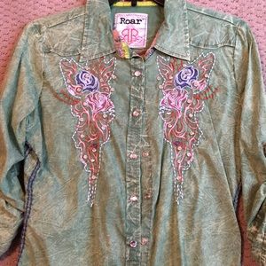 Button up Roar women’s shirt